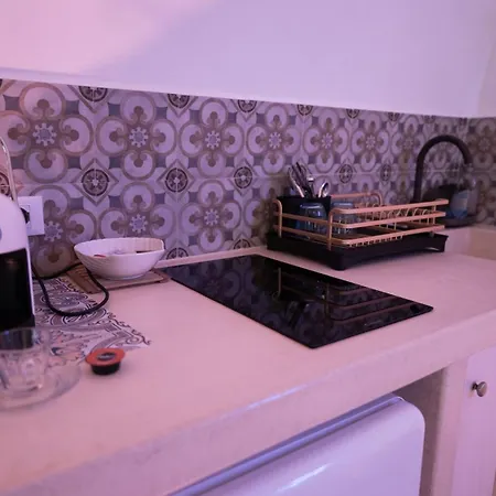 Al 10 * オストゥーニ